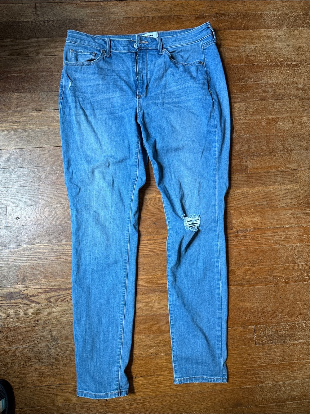 Sonoma Women's Light Blue Skinny Jeans with Knee Distress